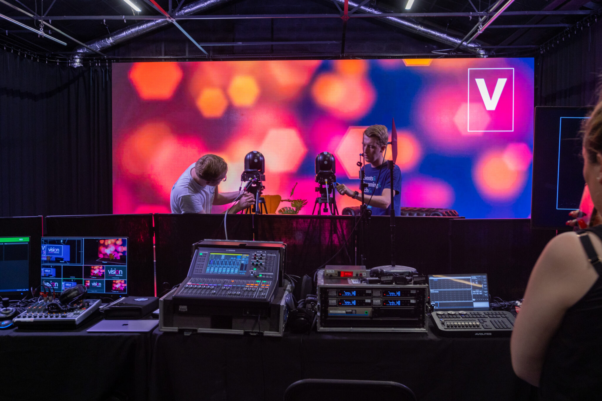 Hybrid Events, In Person events, Live Streaming, Hybrid Platform, Event Tech Solutions, Conferences